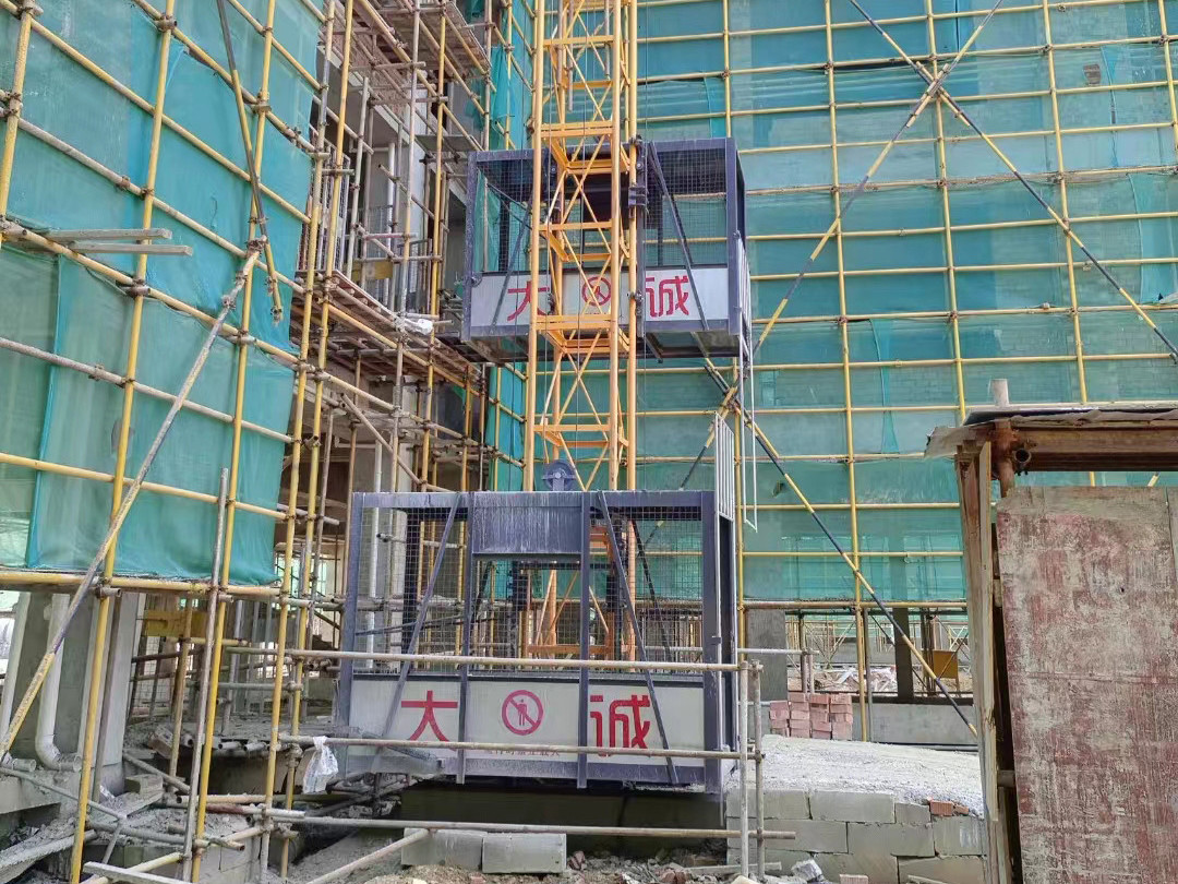 鋼絲繩物料機在建筑領(lǐng)域中有哪些具體應(yīng)用案例？